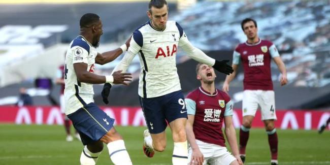 Bale marcando ante el Burnley