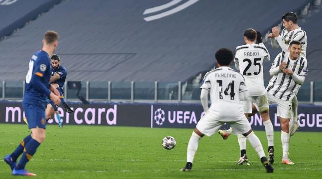 CR7 en la barrera del gol del Oporto