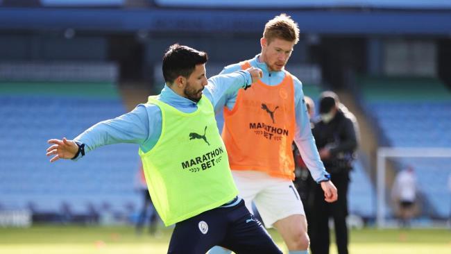 Kun y de Bruyne entrenando