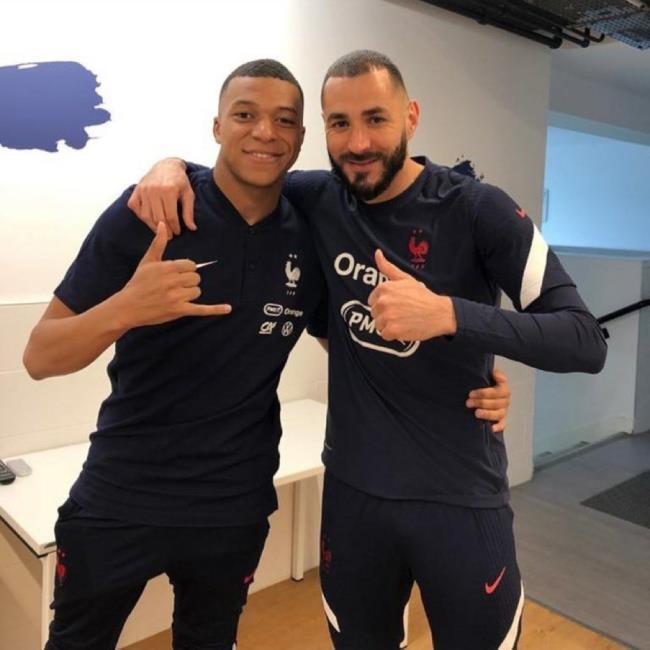 Kylian Mbappé y Karim Benzema