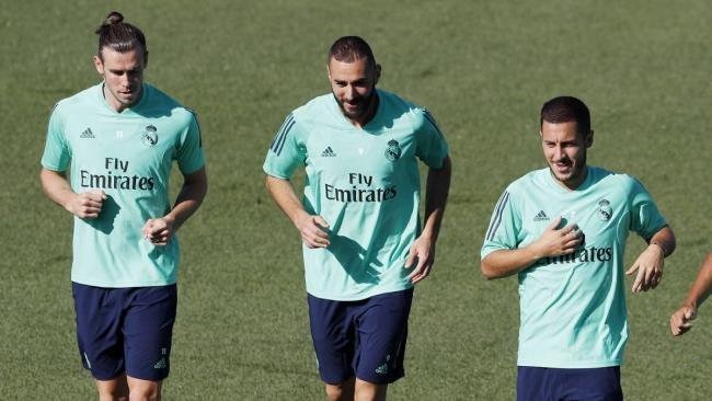Bale y Hazard con Benzema
