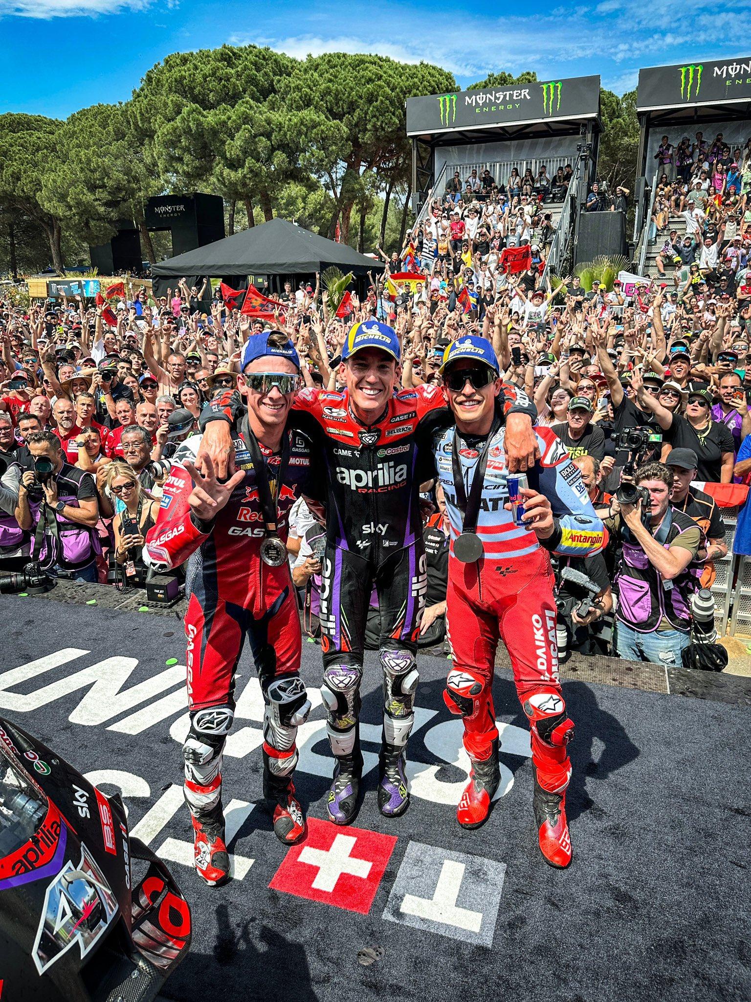 Acosta y Márquez junto a Espargaró