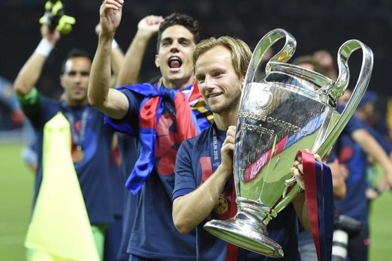 Rakitic levantó la Champions con Barcelona.