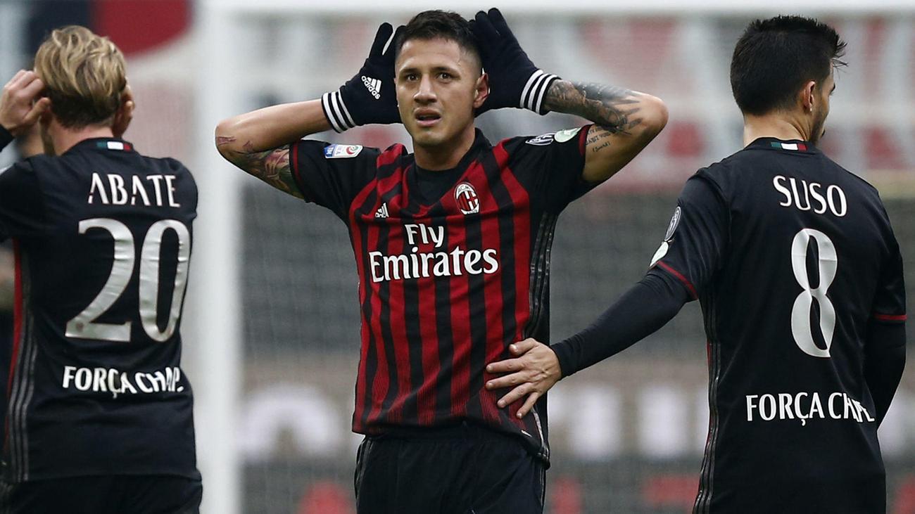 Lapadula llegó a jugar en AC Milan.