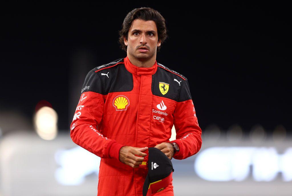 Hamilton ocupará el puesto de Sainz en Ferrari.