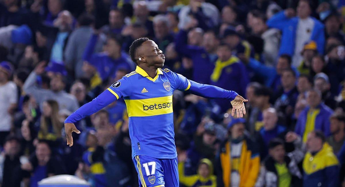 Advíncula fue capitán en Boca.