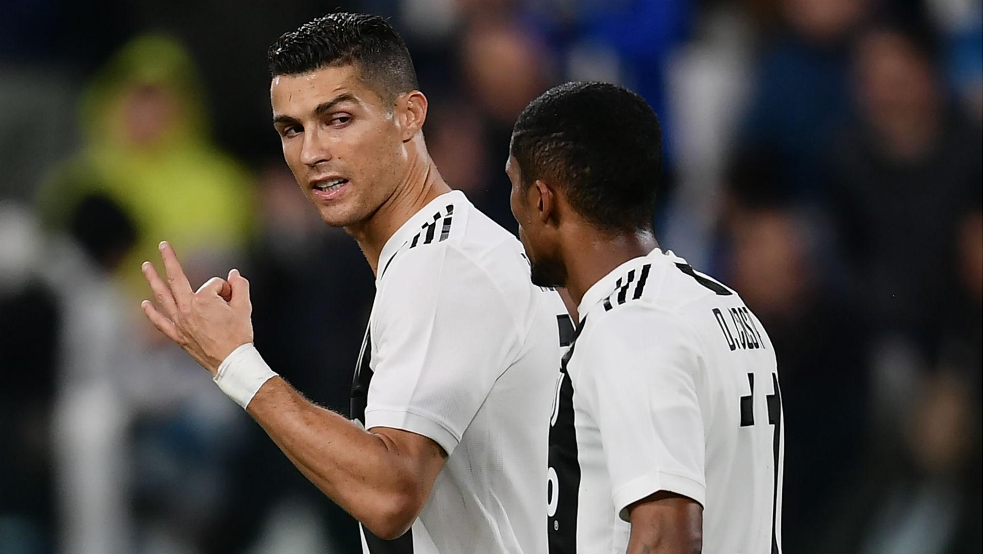 Douglas Costa jugó con CR7.