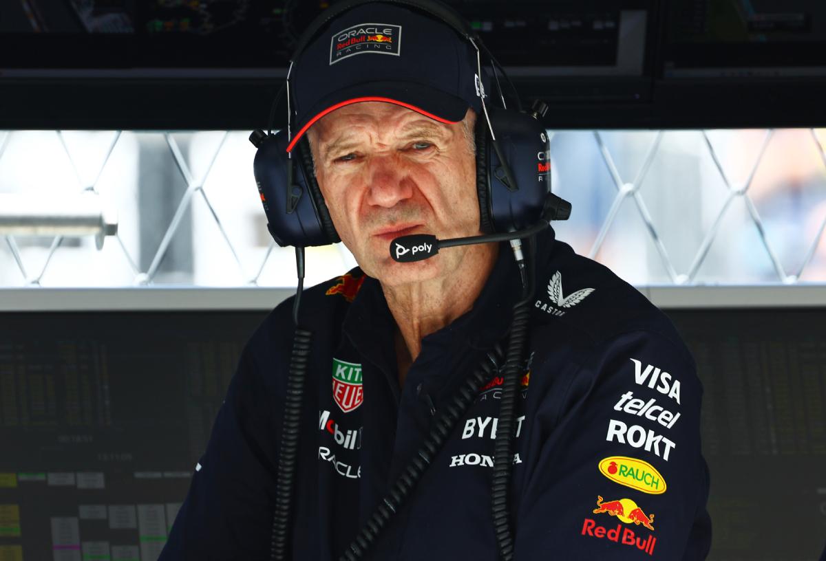 Newey tiene 65 años.