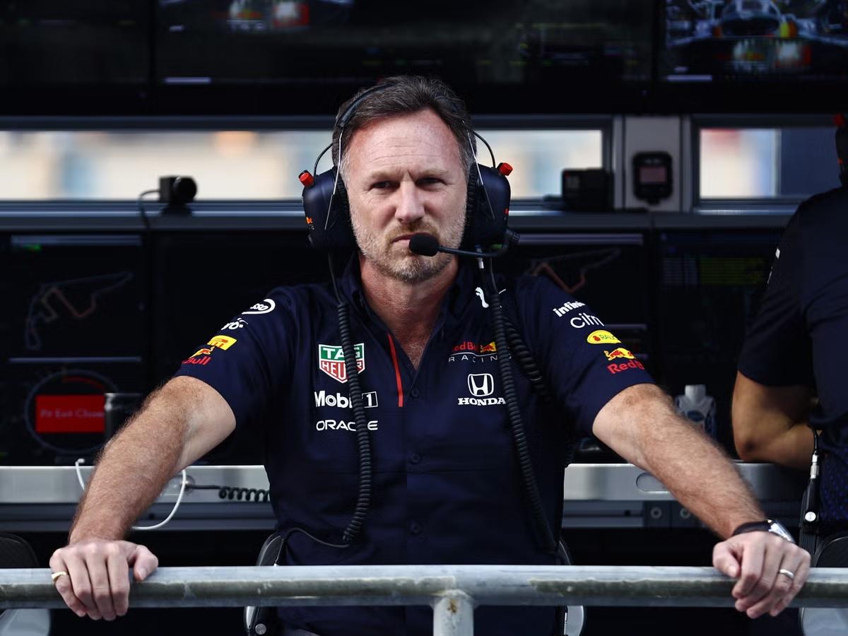 Newey trabaja en el RB17.