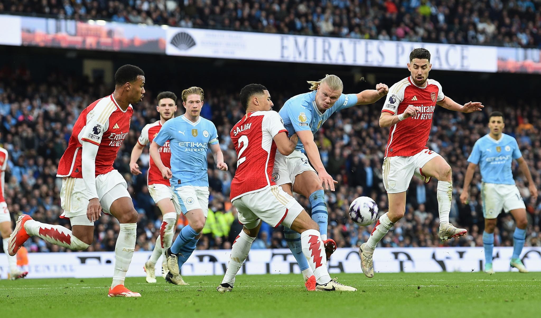 City y Arsenal siguen en guerra.