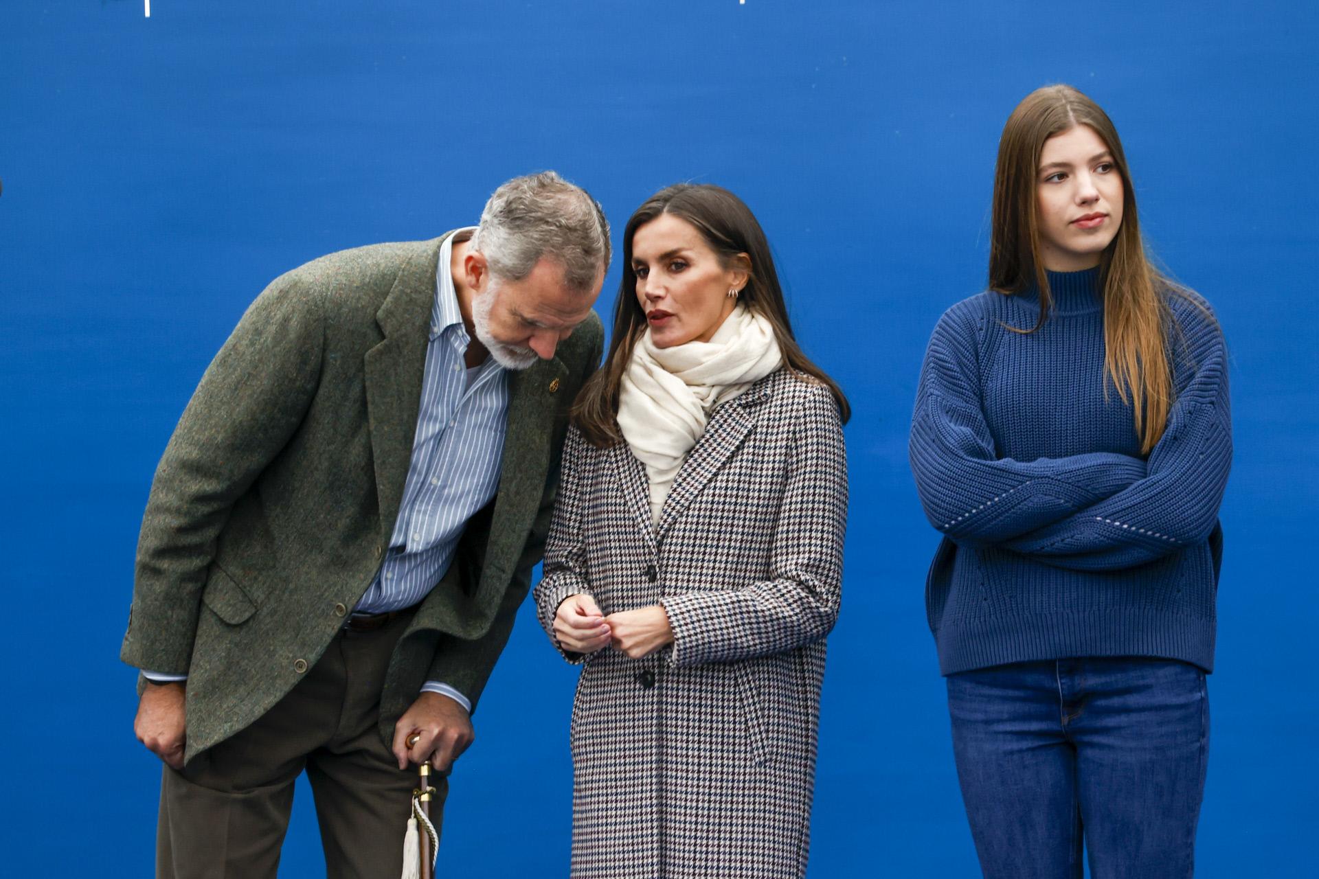 Letizia, Felipe y la infanta Sofía en un pueblo de Asturias 