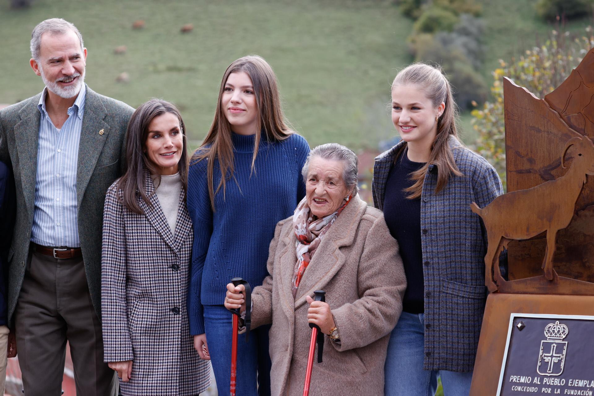 Felipe y Letizia en un pueblo de Asturias