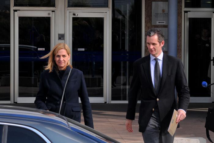 Cristina e Iñaki Urdangarin en la calle