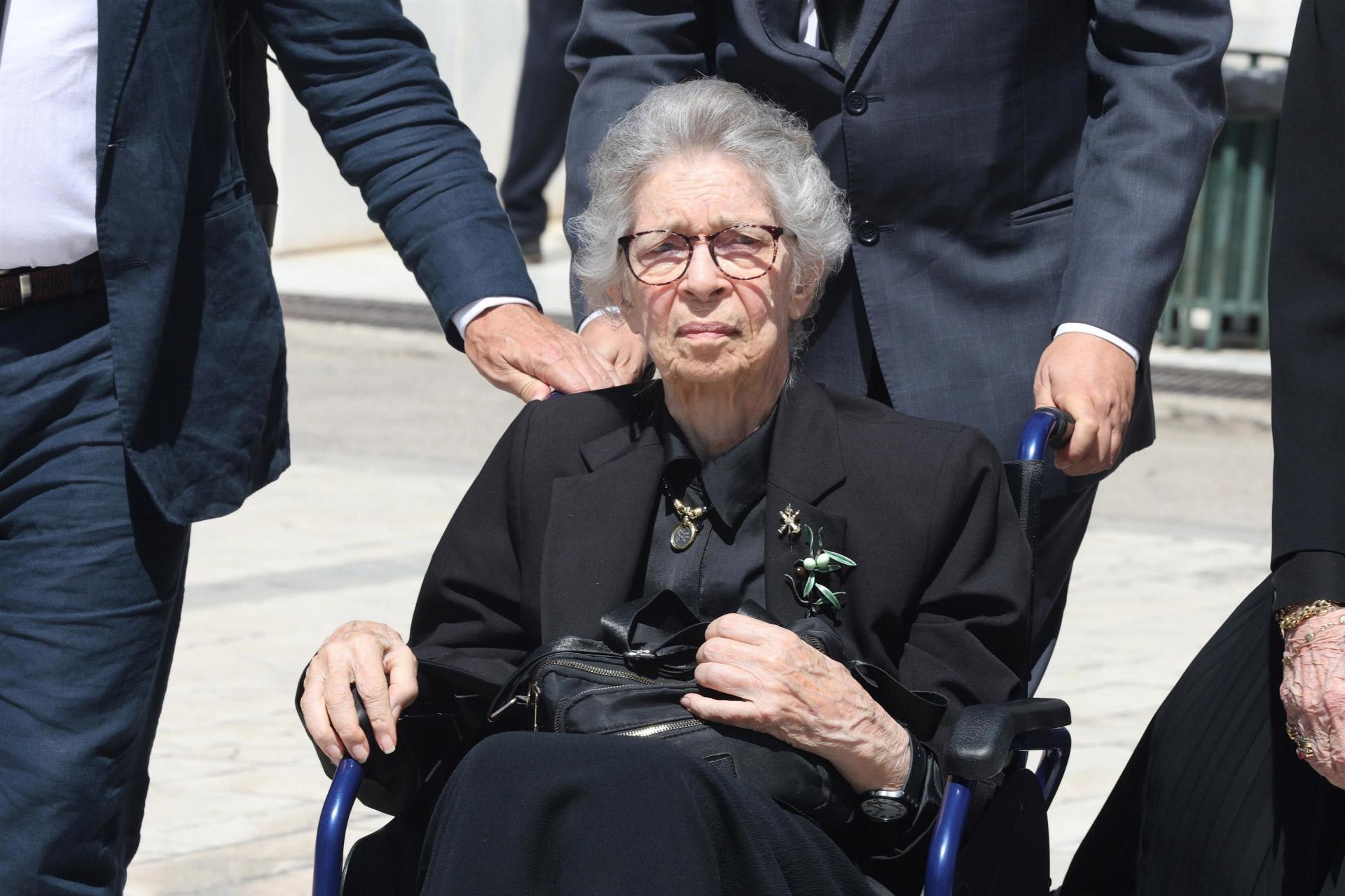 Irene de Grecia en una silla de ruedas