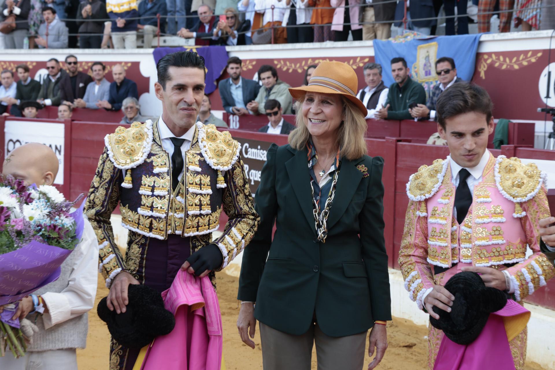 Infante Elena con Alejandro Talavante y Gonzalo Caballero