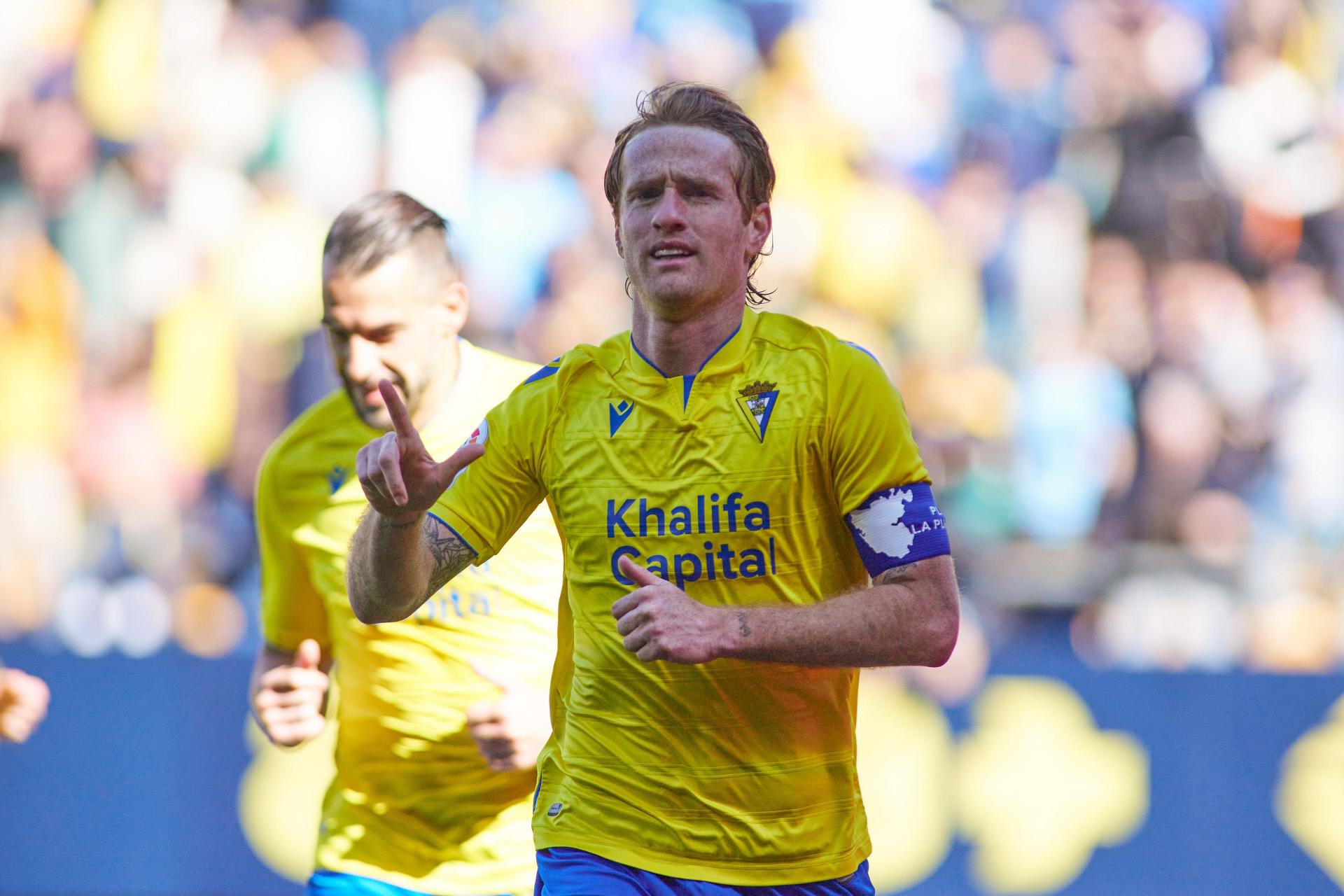 Álex Fernández celebrando un gol