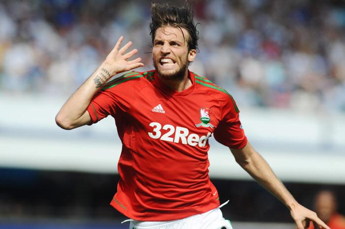 Michu celebrando un gol 