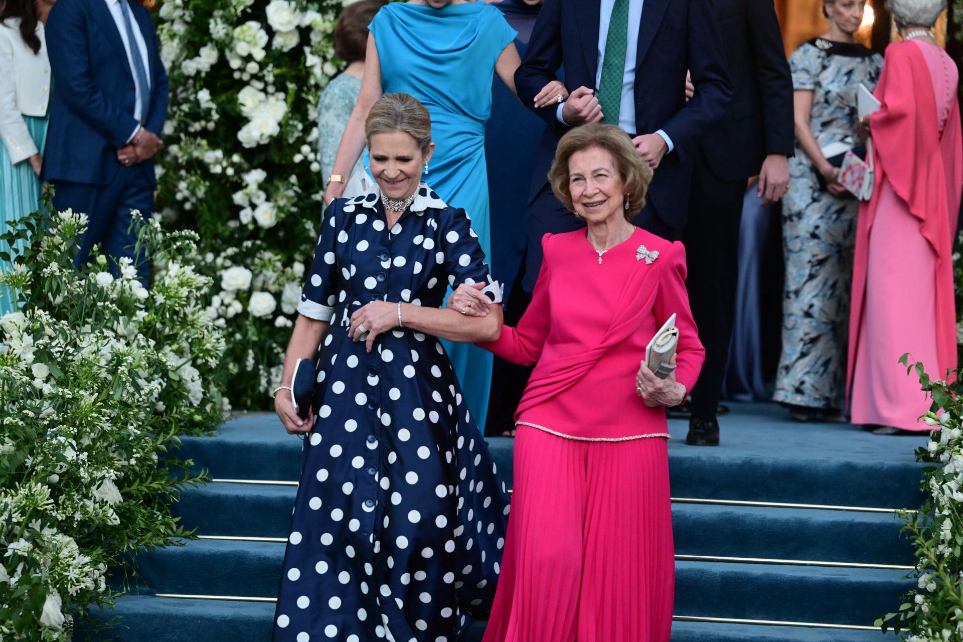 La infanta Elena y la reina Sofía en la boda de Teodora de Grecia