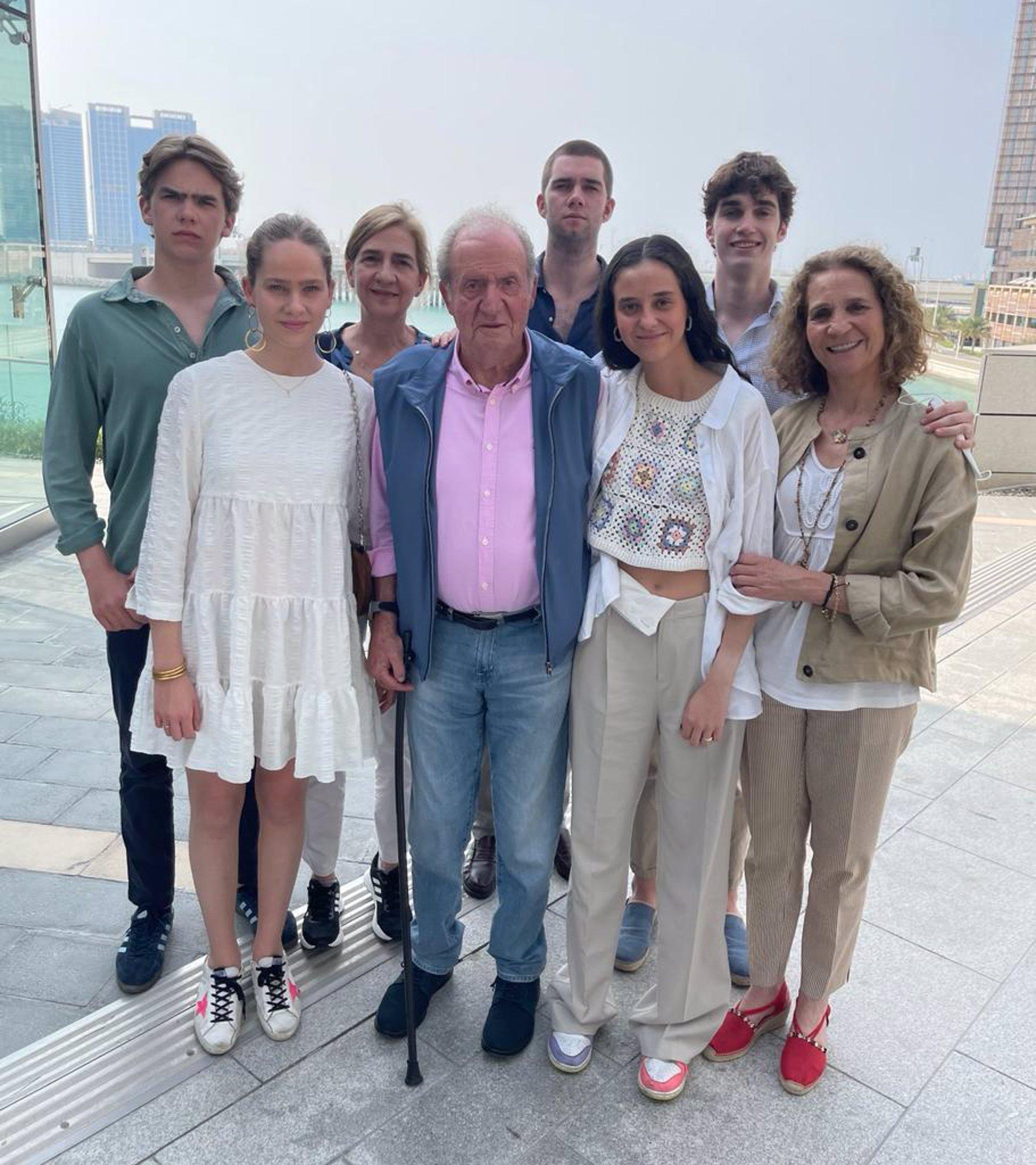 Rey Juan Carlos I junto a su familia