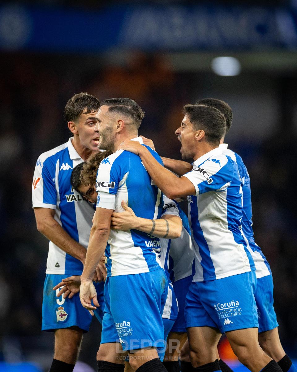 Deportivo de la Coruña celebrando el gol