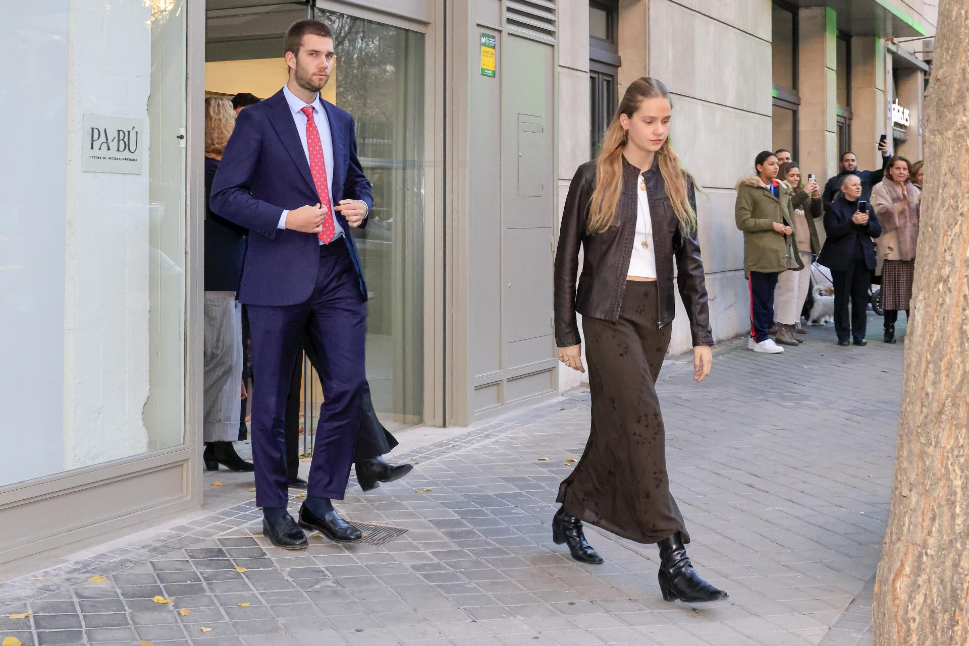 Irene Urdagarin junto a su hermano Juan Valentín