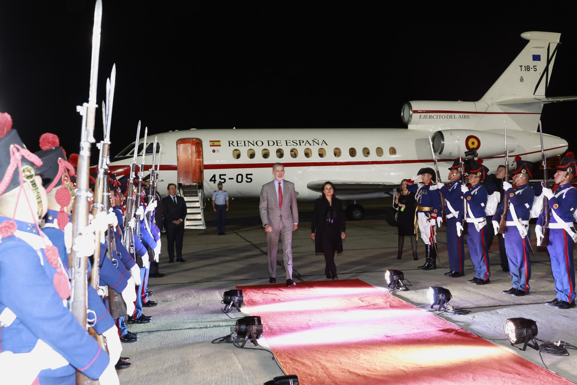 Felipe VI llega al aeropuerto de Cuenta, Ecuador