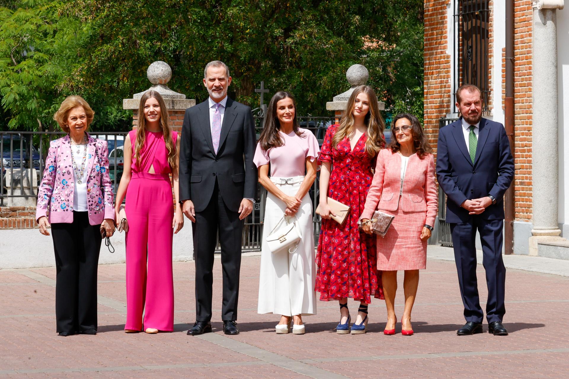 Paloma Rocasolano y Jesus Ortiz junto a la Familia Real