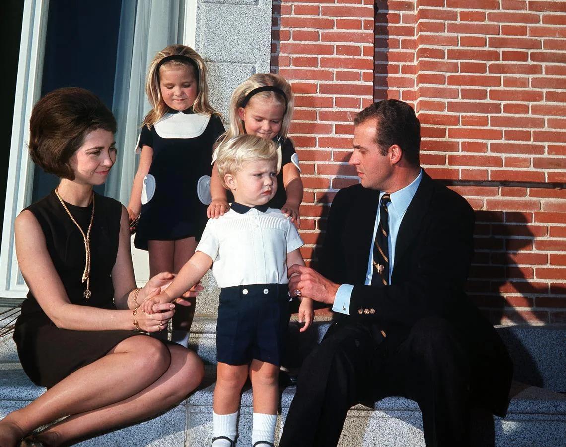 Juan Carlos I junto a su familia