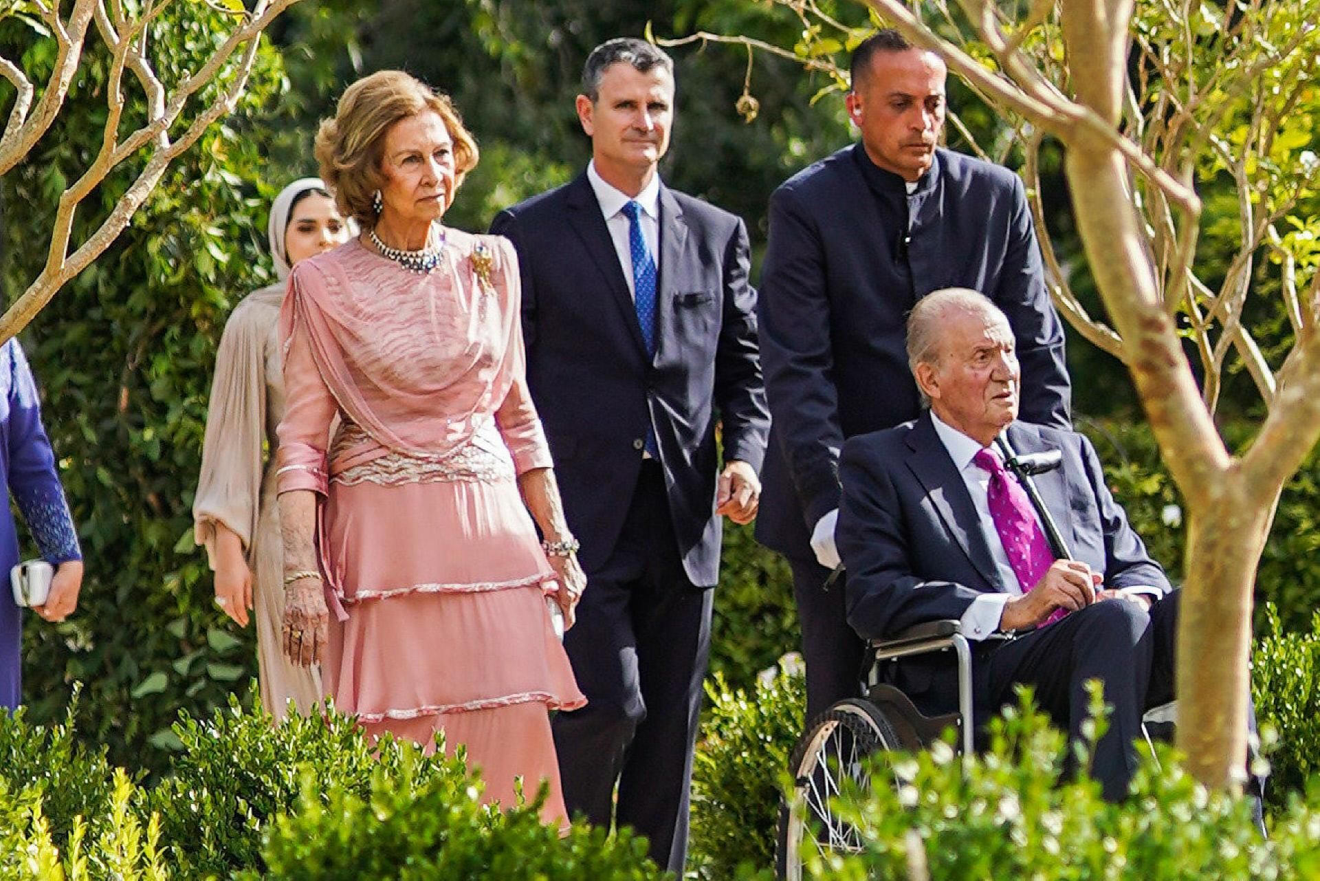 Juan Carlos I en silla de ruedas