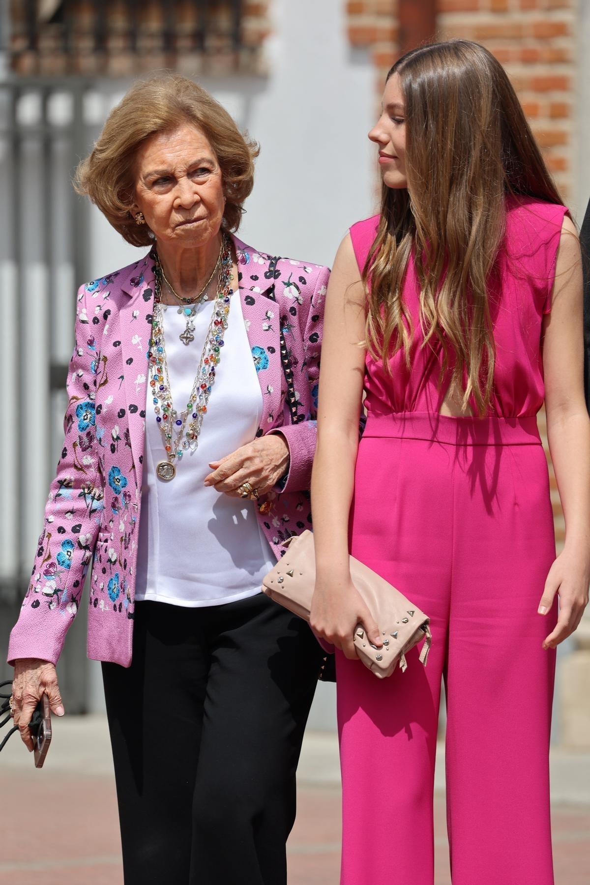 Sofia junto a su abuela