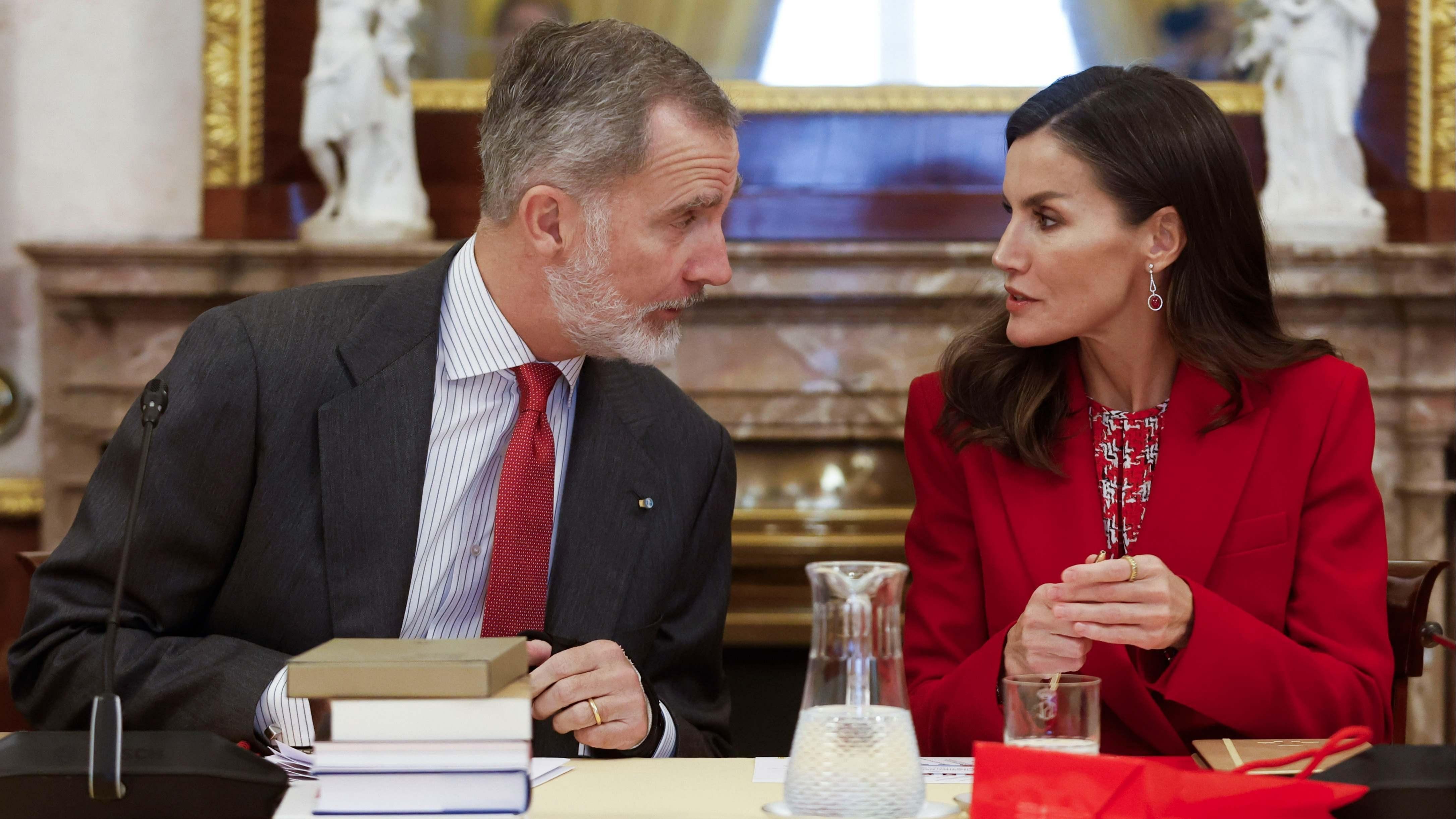 Felipe VI y Letizia conversando