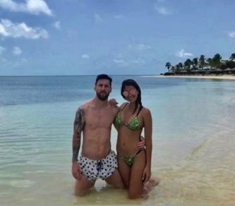 Antonella Roccuzzo Sube Esta Foto En Bikini Con Messi Y Peta Instagram