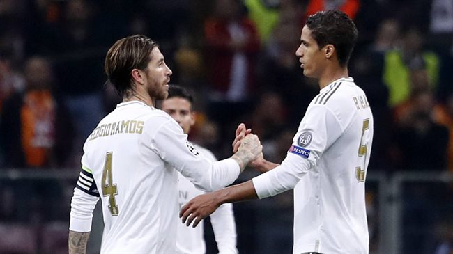 Sergio Ramos y Raphael Varane