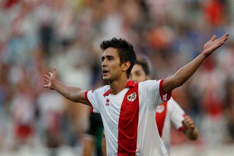 Festival de Alberto Bueno para remontar ante un Levante correoso