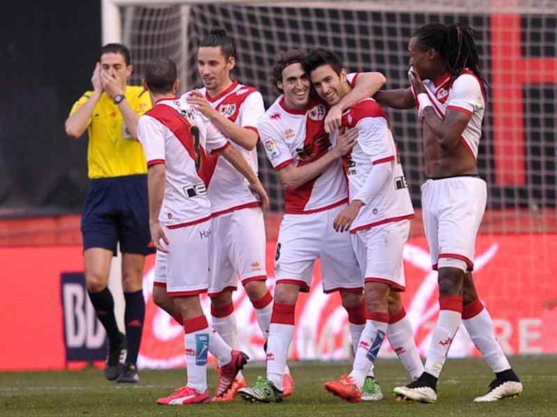 El Rayo Vallecano puede con el Málaga y frena su ascenso europeo