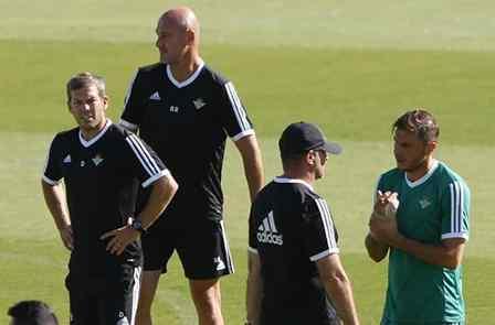 En el Betis ven con retranca la 'gran victoria' del Sevilla en la Champions