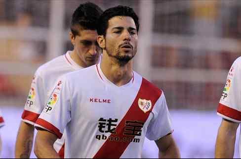 Los nervios atenazan a Javi Guerra en el Rayo Vallecano