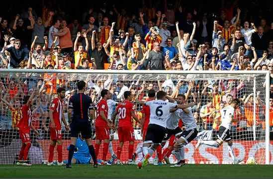 ¿A quién espió el Barça este domingo en el Valencia - Sevilla en Mestalla?