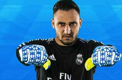 Keylor Navas lo suelta todo en el vestuario (y Zidane le coge por banda)