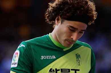 ¿Por qué el 'Memo' Ochoa es tema de conversación en el vestuario del Barça?