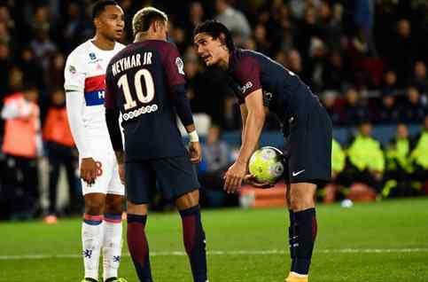 Neymar y Cavani, 'a matar': la cena organizada por Alves en el PSG que acaba mal