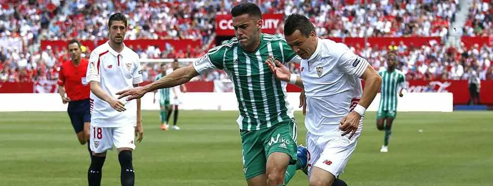 El Sevilla - Betis fuera del césped: guerra en el campo y en los despachos por un fichaje por Reyes