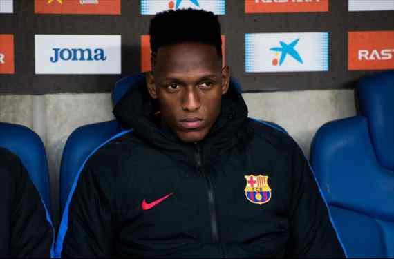 Yerry Mina interviene para frenar a Messi en el túnel de vestuarios al final del Espanyol-Barça