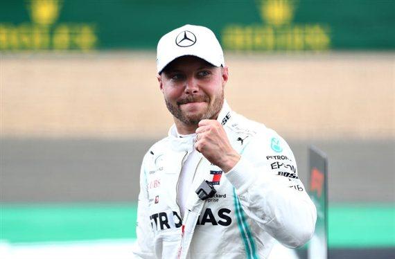 Mercedes domina con Bottas en la ‘pole’ y Hamilton tras él