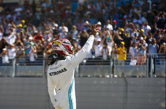 La fortuna se alía con Hamilton en Silverstone