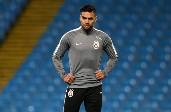 ¡Un grande paraliza el fichaje de Falcao por el Galatasaray!: lo quieren