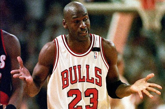 Debate zanjado: Michael Jordan baja así de las nubes a LeBron James