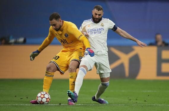 Donnarumma da la cara tras su 'cagada' y Buffon saca pecho por el meta