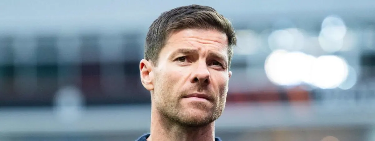 Bombazo con Xabi Alonso que pilla desprevenido al Real Madrid y que celebran Raúl y Zidane