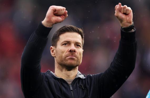 Piero Hincapié espera pagárselo igual: el defensa que se queda en el Leverkusen; Xabi Alonso respira